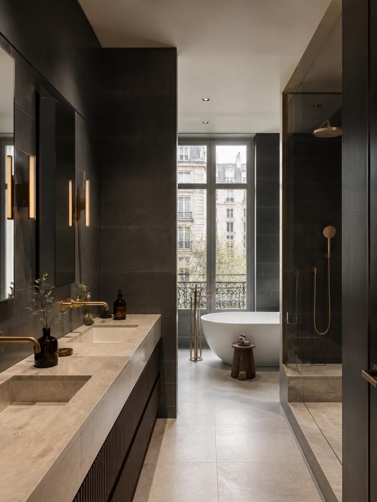 Salle de bain contemporaine rénovée